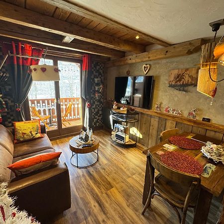 Le Coup De Coeur Apartment เลอุชส์ ภายนอก รูปภาพ