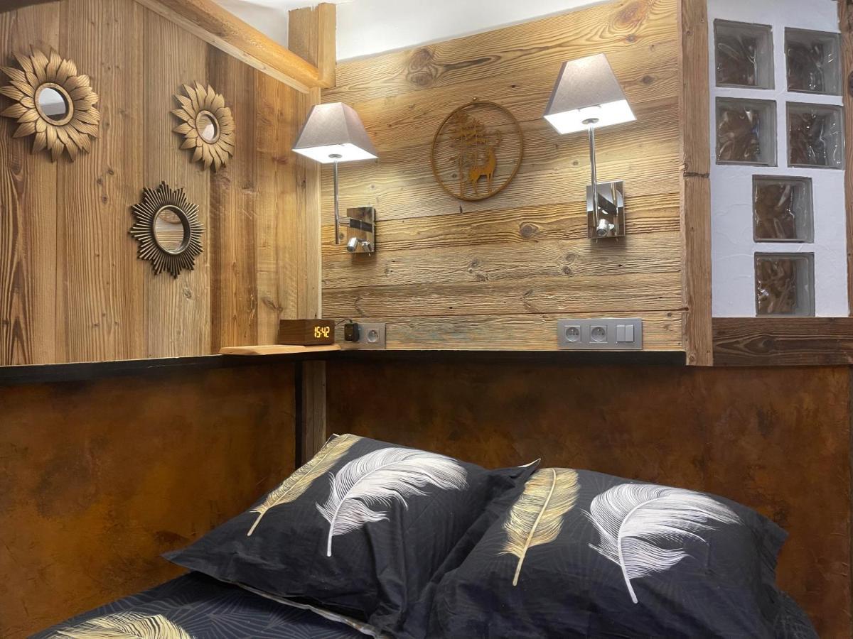 Le Coup De Coeur Apartment เลอุชส์ ภายนอก รูปภาพ