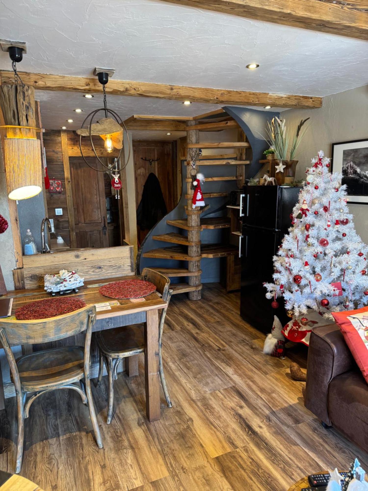 Le Coup De Coeur Apartment เลอุชส์ ภายนอก รูปภาพ