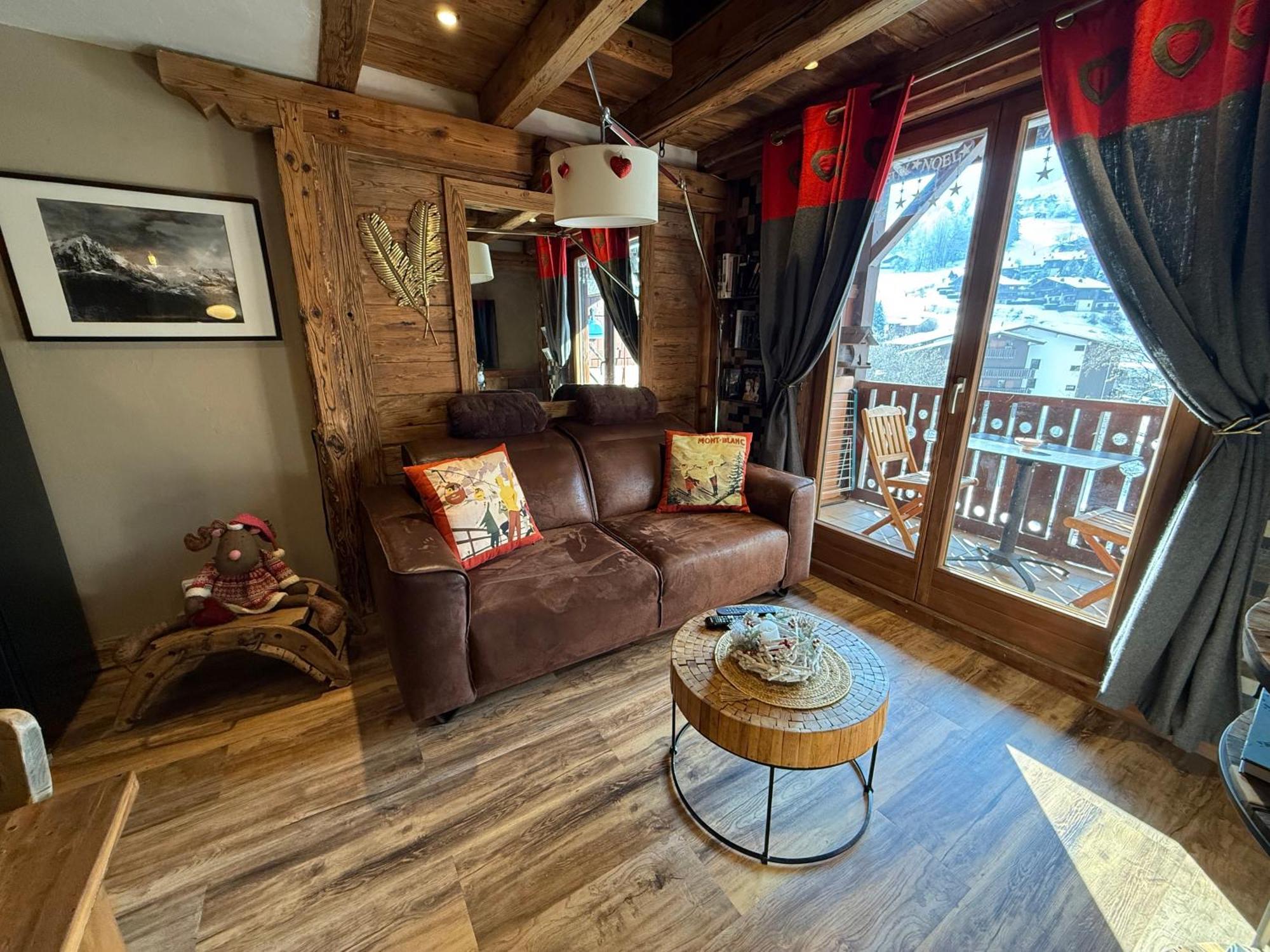Le Coup De Coeur Apartment เลอุชส์ ภายนอก รูปภาพ