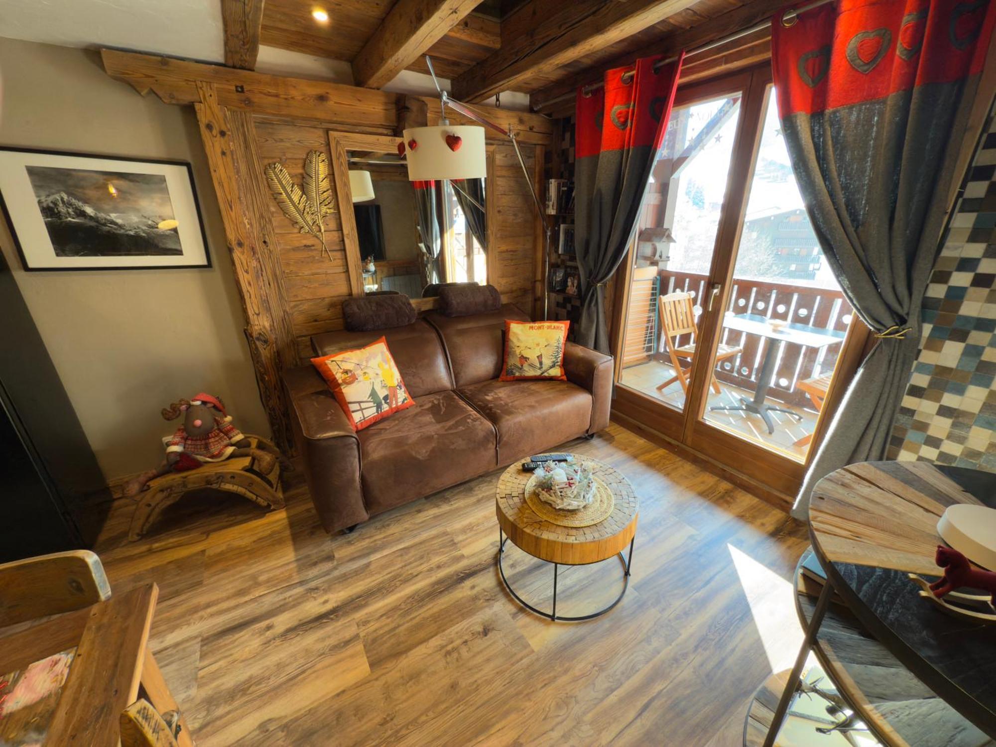 Le Coup De Coeur Apartment เลอุชส์ ภายนอก รูปภาพ