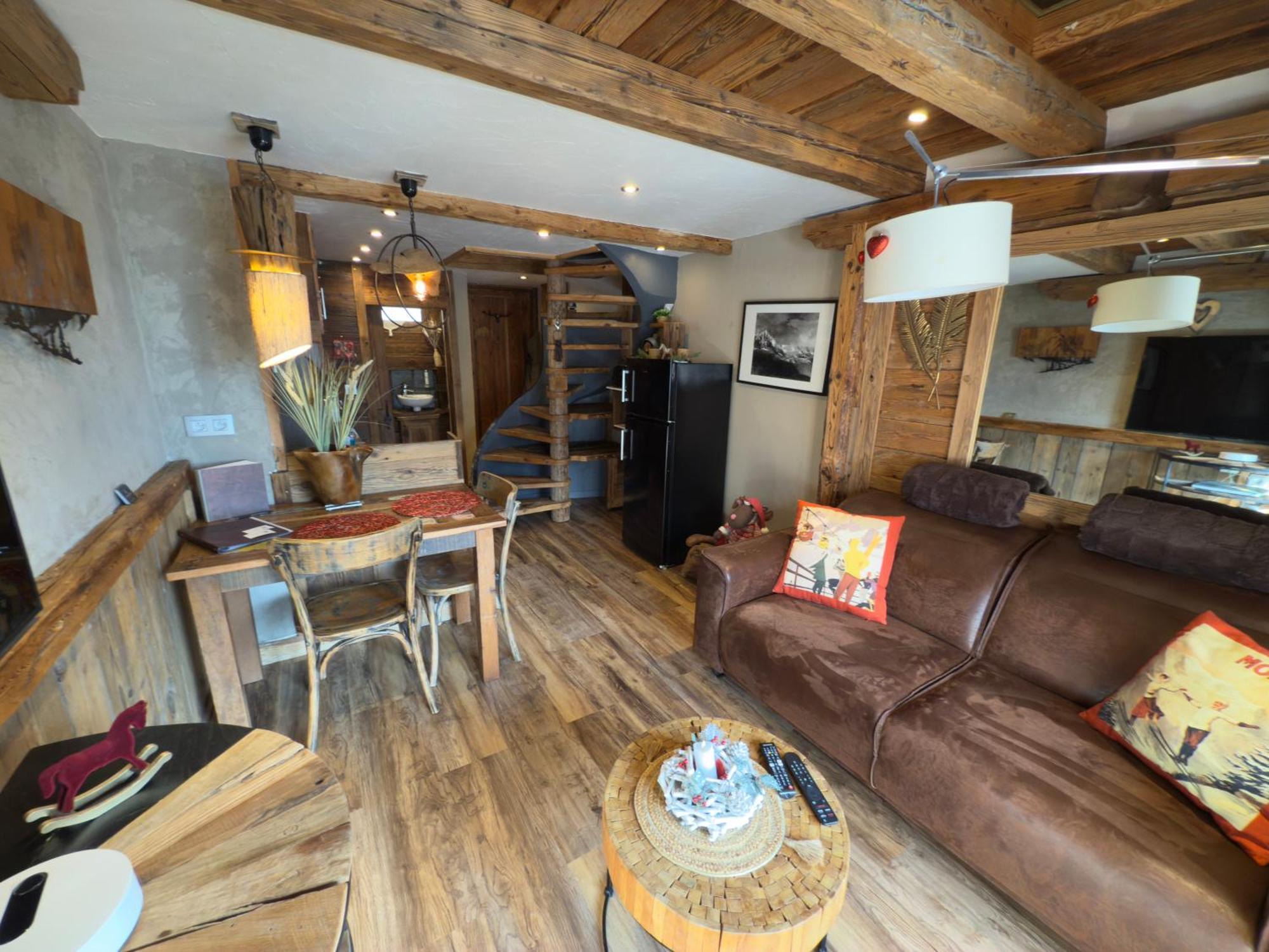 Le Coup De Coeur Apartment เลอุชส์ ภายนอก รูปภาพ