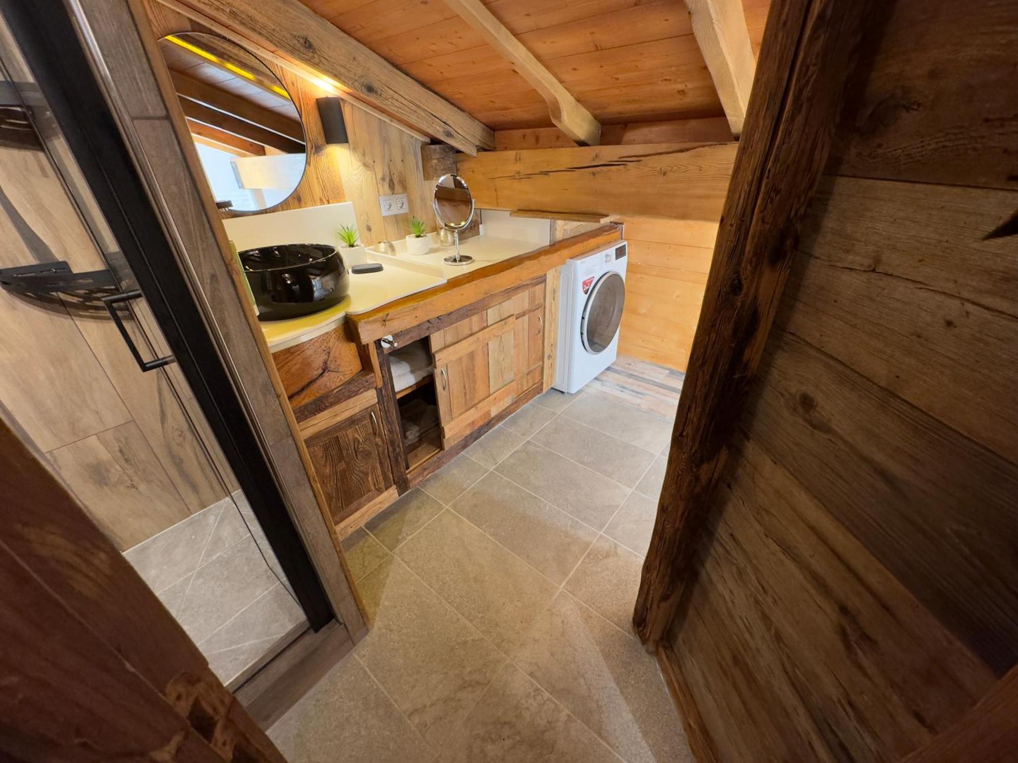 Le Coup De Coeur Apartment เลอุชส์ ภายนอก รูปภาพ